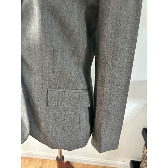 J crew gray blazer size 2 two bottom form fitting work blazer classy stylish  wo - Picture 3 of 8
